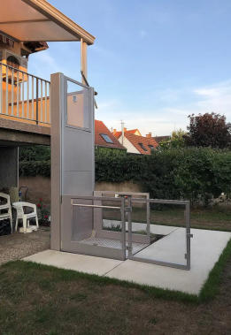 Sigma, der vertikale Plattformlift für Rollstuhlnutzer.